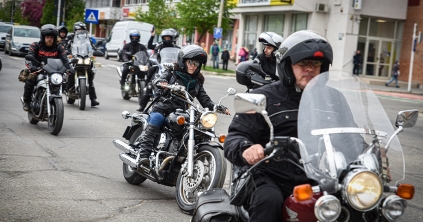 Felhívták az autóvezetők figyelmét, hogy a motorosok újra részesei a forgalomnak